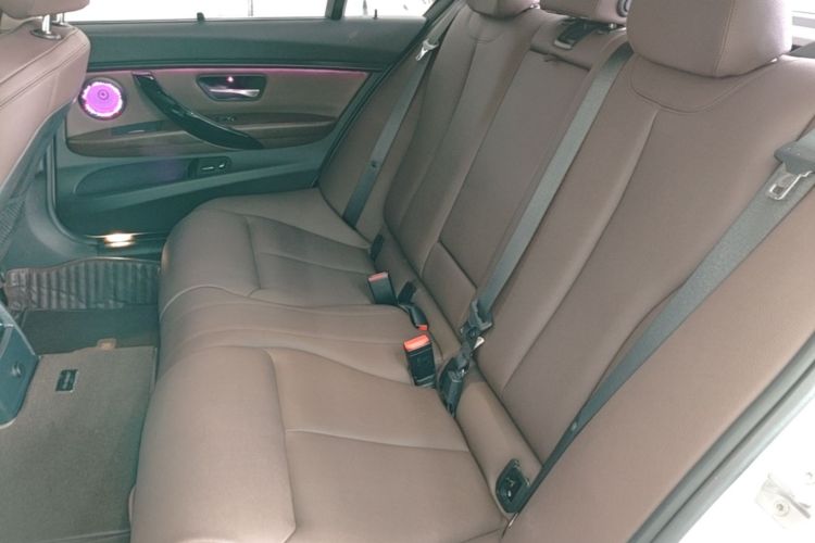 BMW 3 Series 2018 #17 BMW 3 Series 2018 car image #17