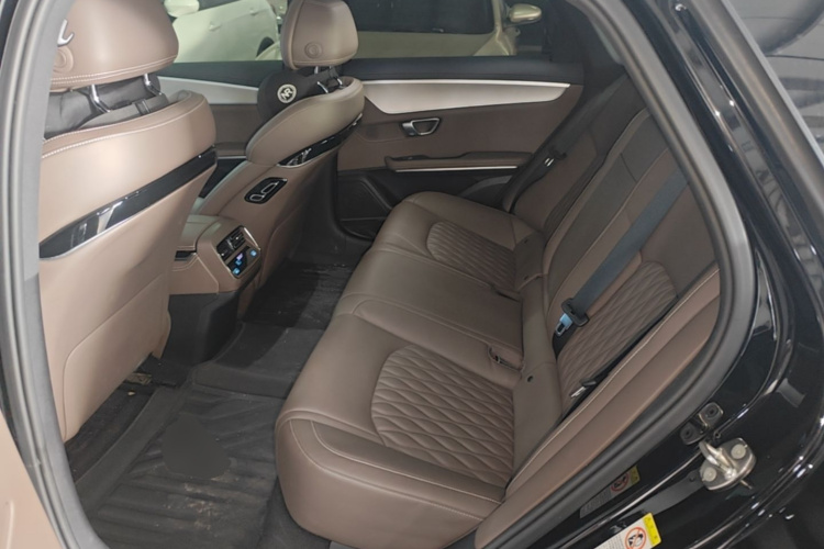 BYD Han 2024 car image #17