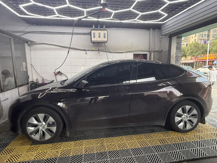Tesla Model Y 2023 #3 Tesla Model Y 2023 car image #3