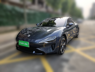 MI SU7 2024 immagine di auto 