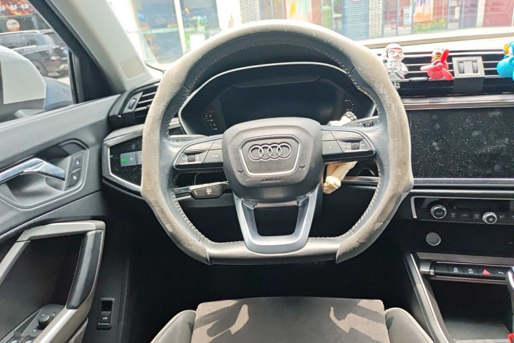Audi Q3 2019 #15 Audi Q3 2019 car image #15