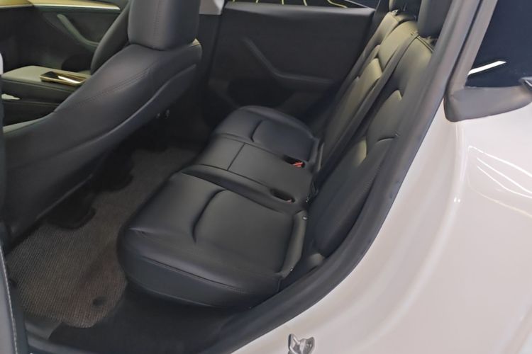 Tesla Model Y 2023 car image #13