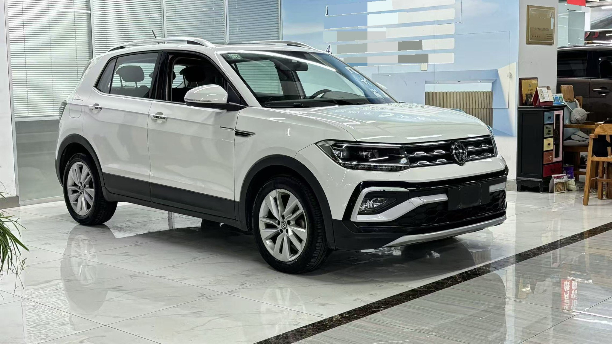 Volkswagen T-Cross 2019 car image #3