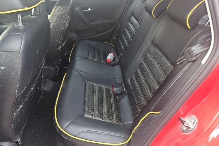 Volkswagen Polo 2015 car image #17