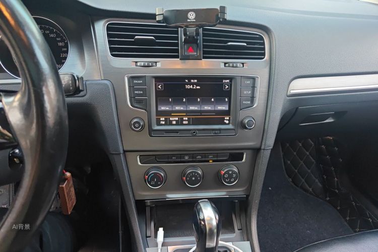 Volkswagen Golf 2017 car image #15