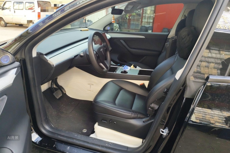 Tesla Model Y 2023 car image #18