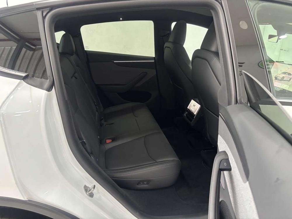Tesla Model Y 2026 #30 Tesla Model Y 2026 immagine di auto #30