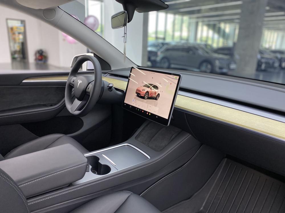 Tesla Model Y 2023 #20 Tesla Model Y 2023 car image #20