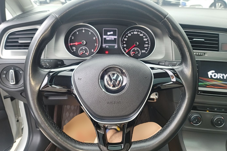 Volkswagen Golf 2015 car image #11