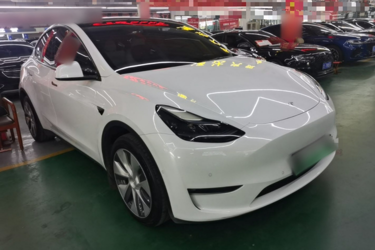 Tesla Model Y 2023 #4 Tesla Model Y 2023 car image #4