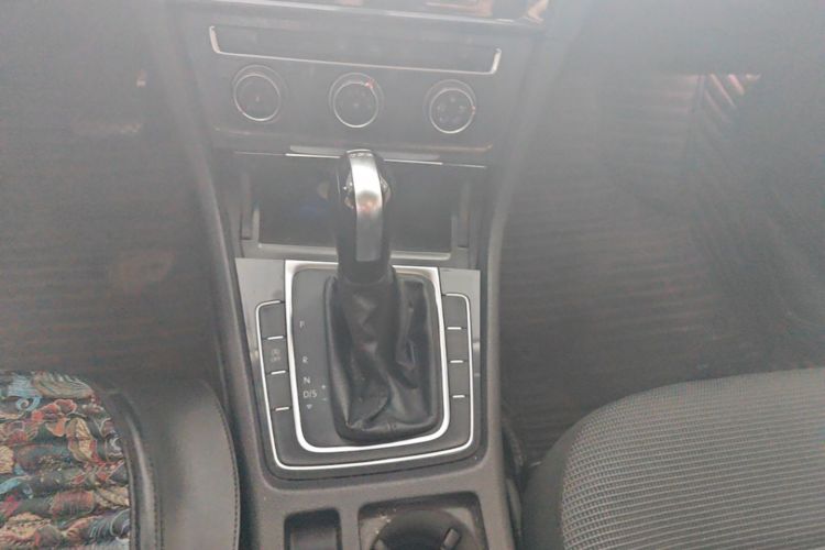 Volkswagen Golf 2018 car image #14