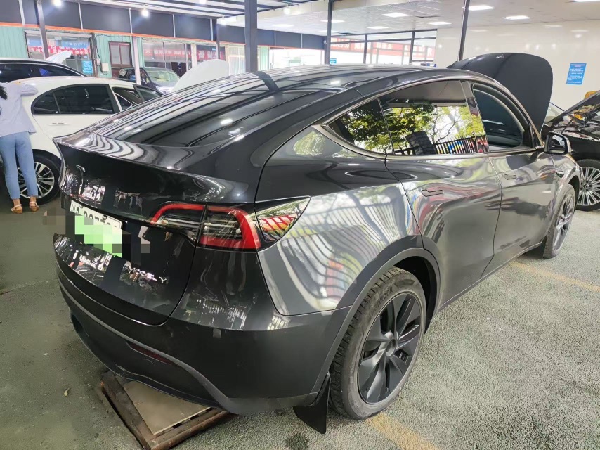 Tesla Model Y 2024 car image #4