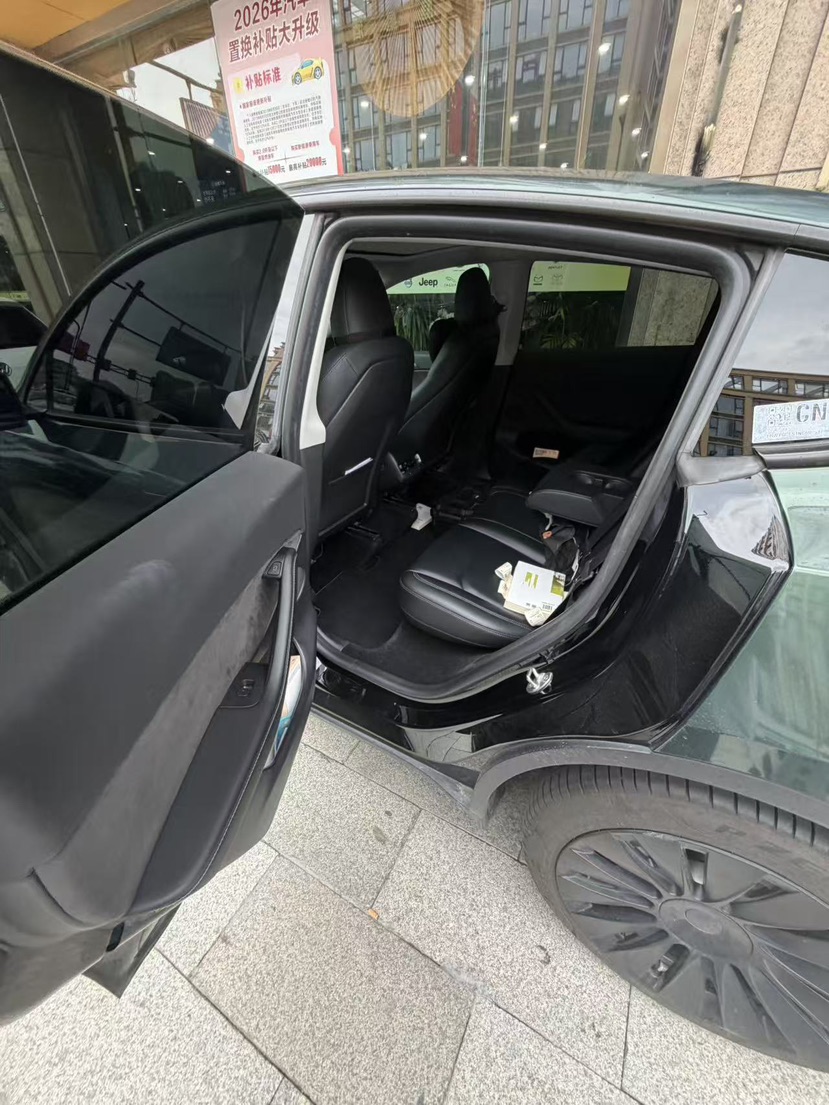 Tesla Model Y 2022 immagine di auto #7