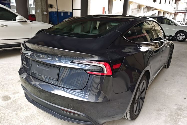 Tesla Model 3 2025 car image #7