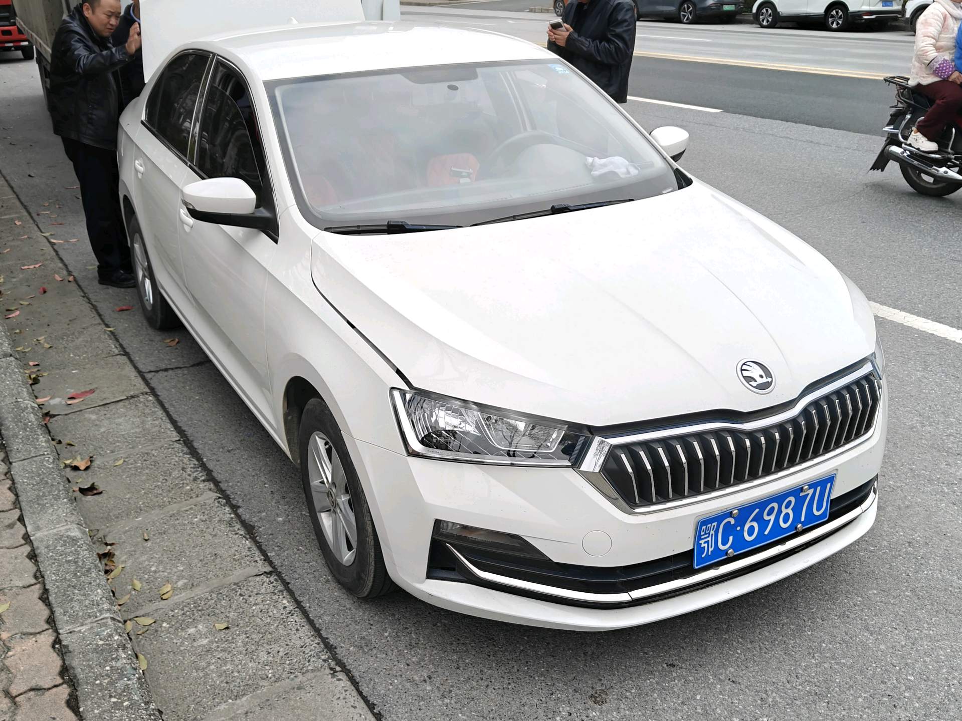 Skoda Rapid 2022 car image #2