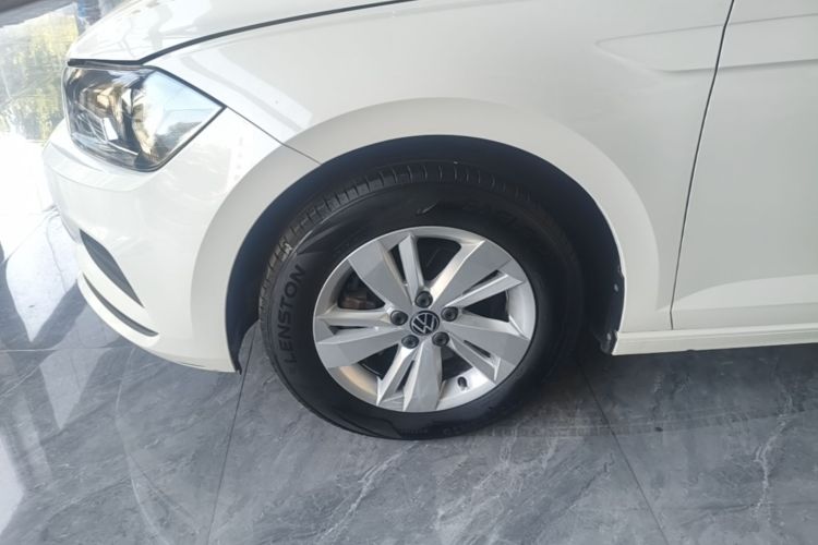 Volkswagen Polo 2022 car image #9