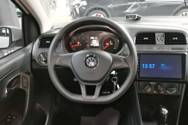 Volkswagen Polo 2017 car image #15