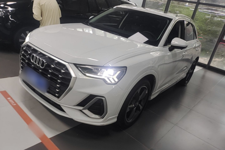 Audi Q3 2020 #2 Audi Q3 2020 car image #2