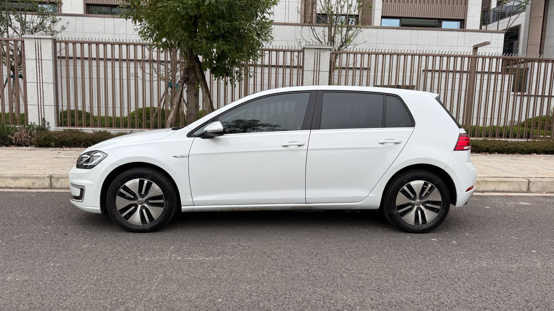 Volkswagen Golf Pure Electric 2020 #2 Volkswagen Golf Pure Electric 2020 immagine di auto #2