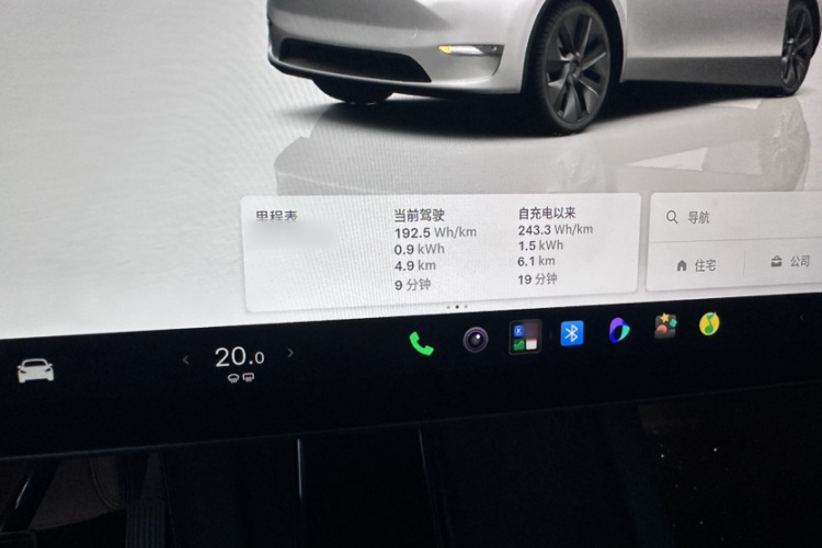 Tesla Model Y 2023 car image #21
