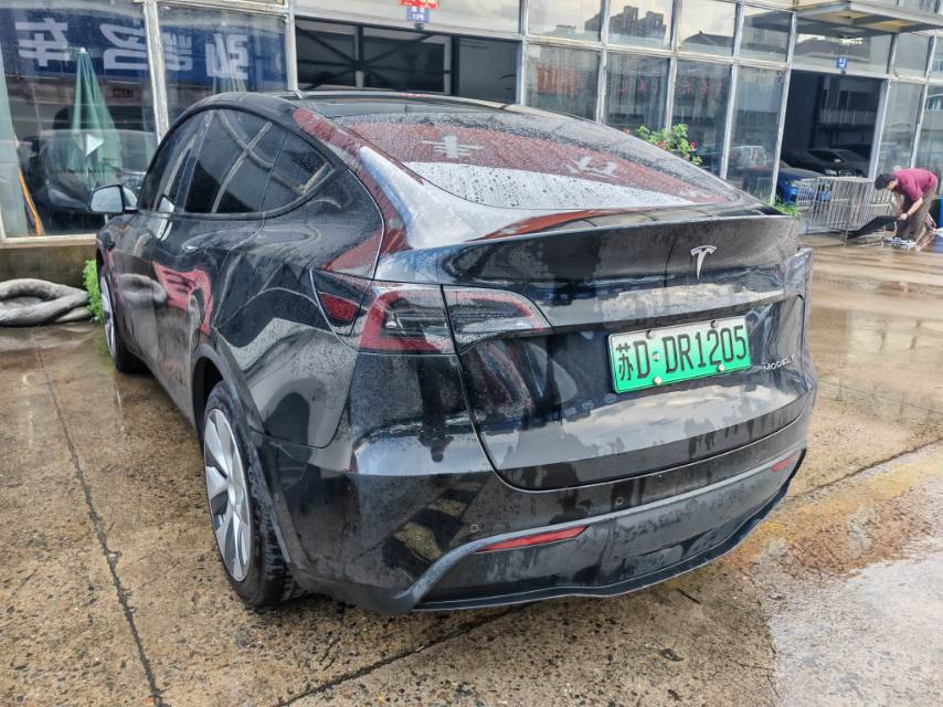 Tesla Model Y 2023 #5 Tesla Model Y 2023 car image #5