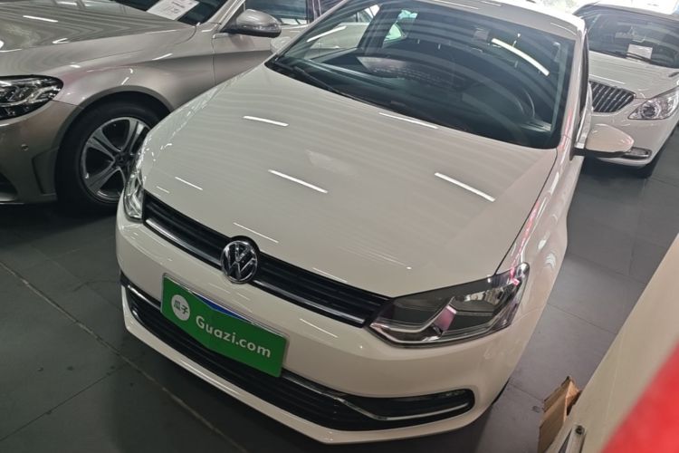Volkswagen Polo 2015 car image #2