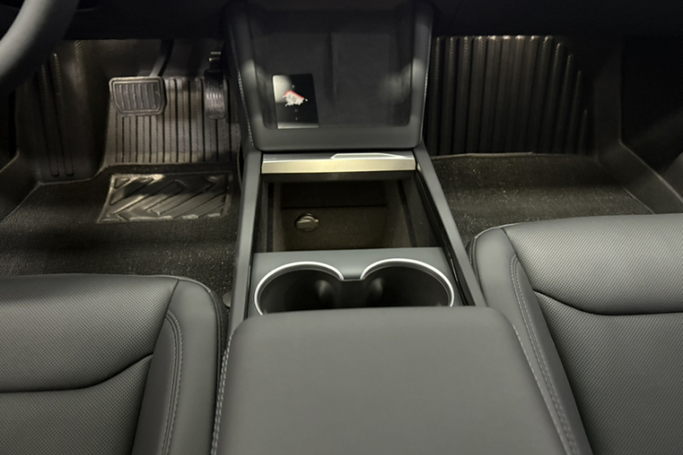 Tesla Model 3 2025 car image #24