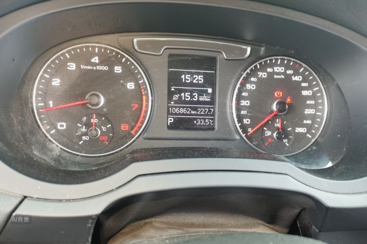Audi Q3 2017 car image #14