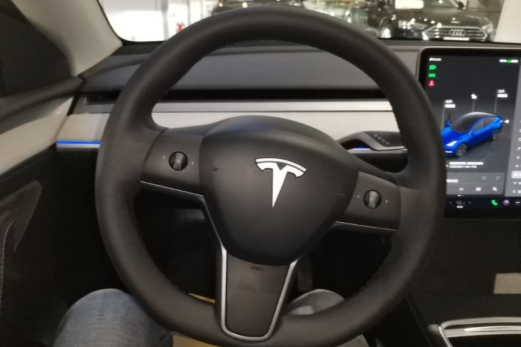 Tesla Model Y 2023 #11 Tesla Model Y 2023 car image #11