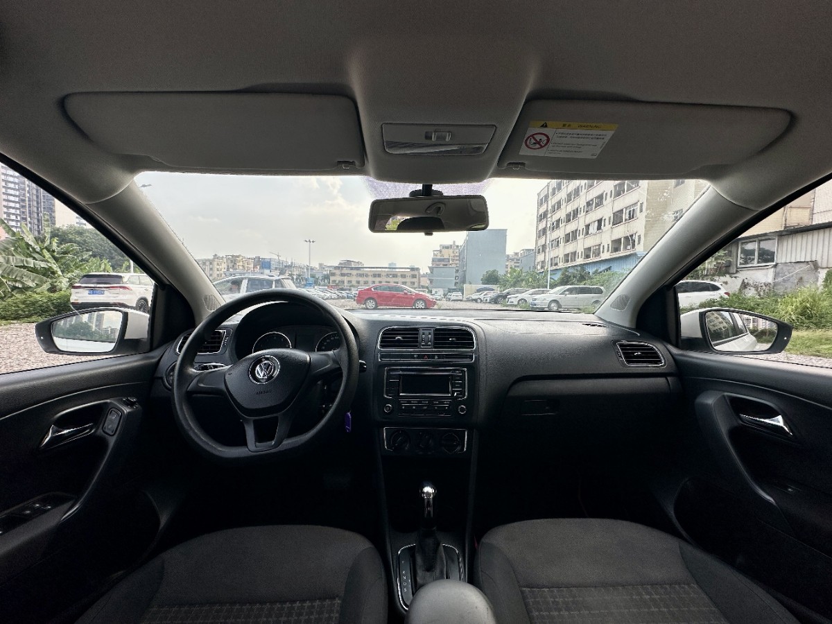 Volkswagen Polo 2015 car image #9