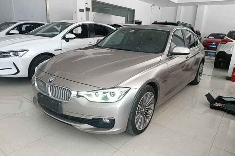 BMW 3 Series 2019 immagine di auto #2