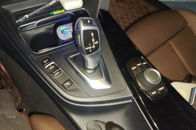 BMW 3 Series 2018 car image #16