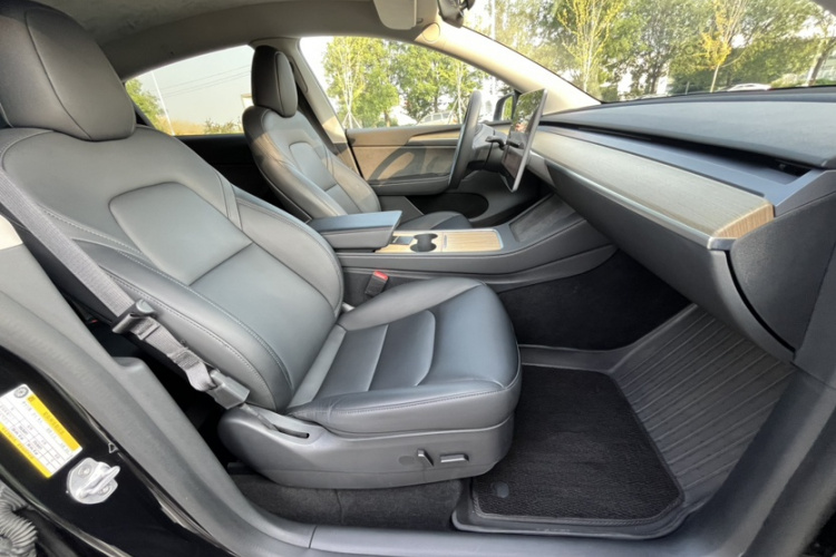 Tesla Model Y 2023 car image #22