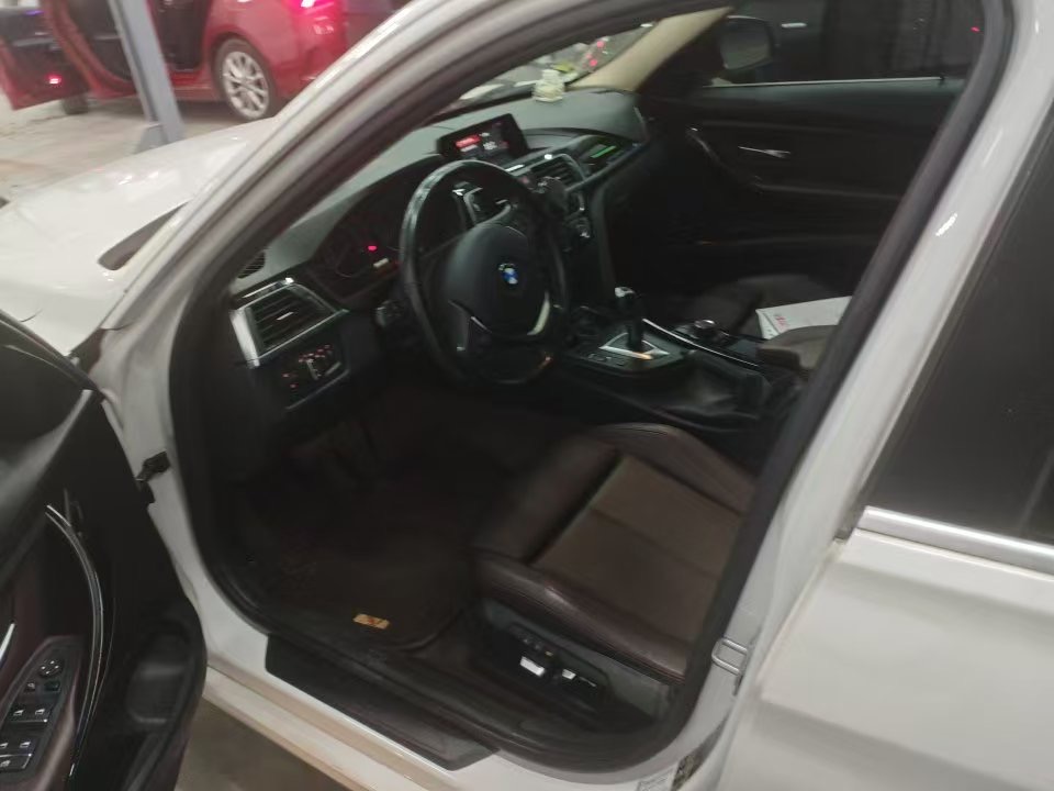 BMW 3 Series 2018 #5 BMW 3 Series 2018 car image #5