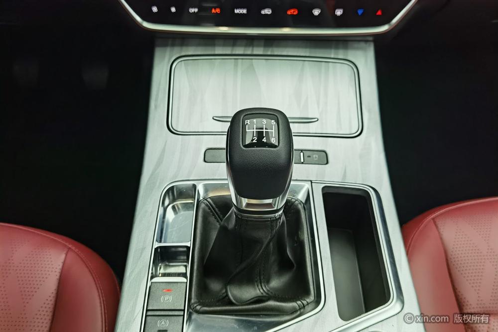 Jetour X70 PLUS 2023 car image #14