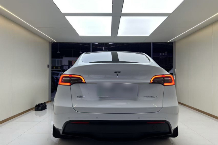 Tesla Model Y 2022 #6 Tesla Model Y 2022 car image #6