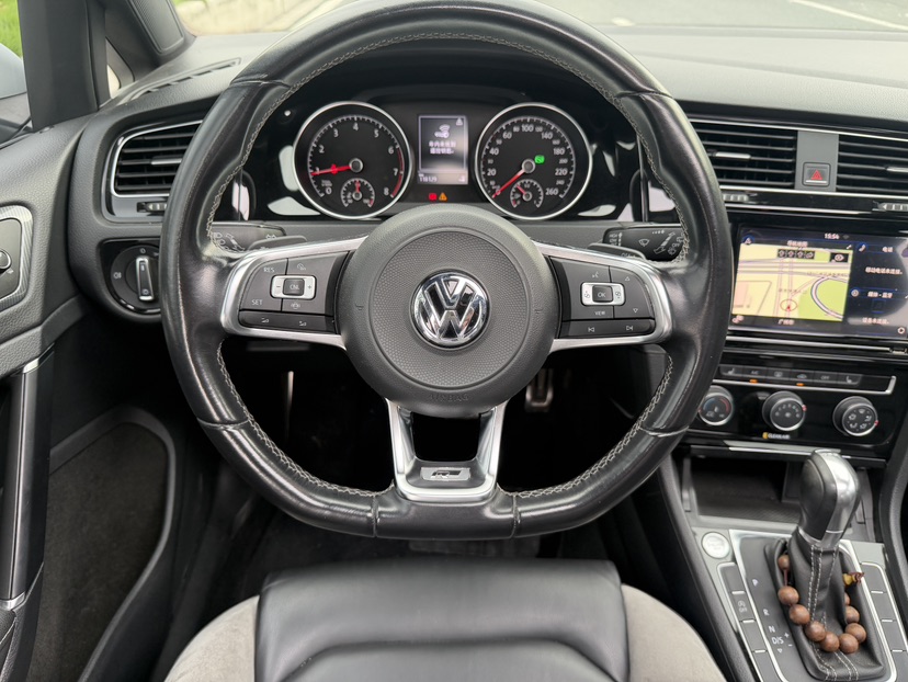 Volkswagen Golf 2019 car image #8