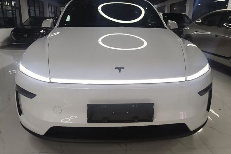 Tesla Model Y 2026 #3 Tesla Model Y 2026 car image #3