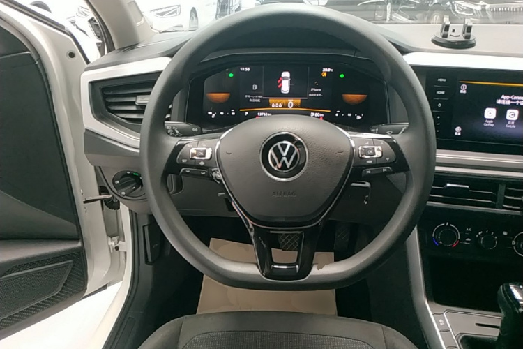Volkswagen Polo 2023 car image #11