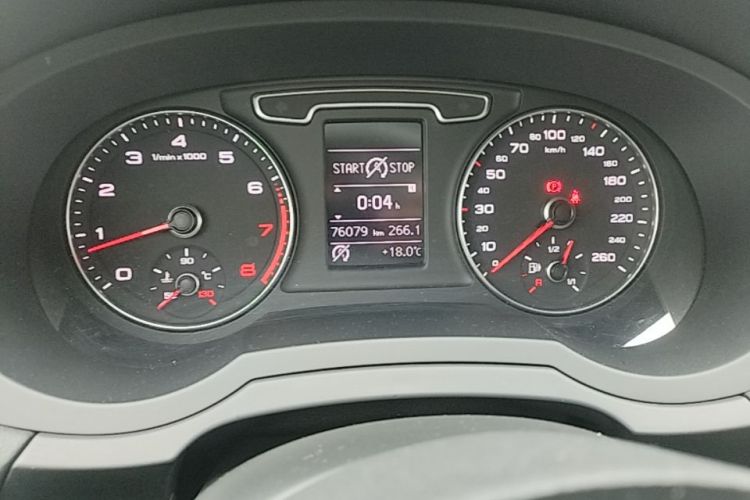 Audi Q3 2016 car image #12