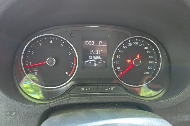 Volkswagen Polo 2016 car image #14