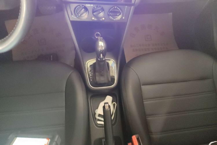 Volkswagen Polo 2016 car image #14