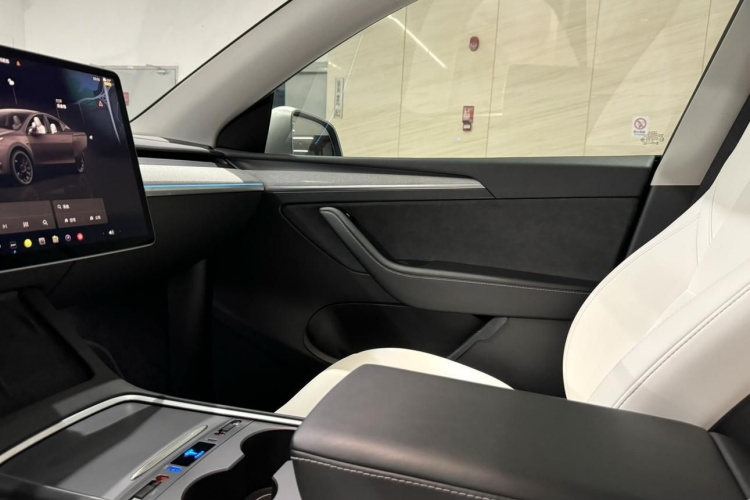 Tesla Model Y 2023 #21 Tesla Model Y 2023 car image #21
