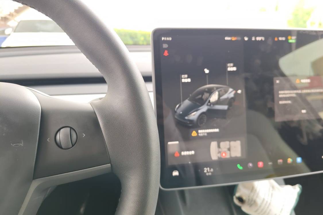 Tesla Model Y 2024 car image #27