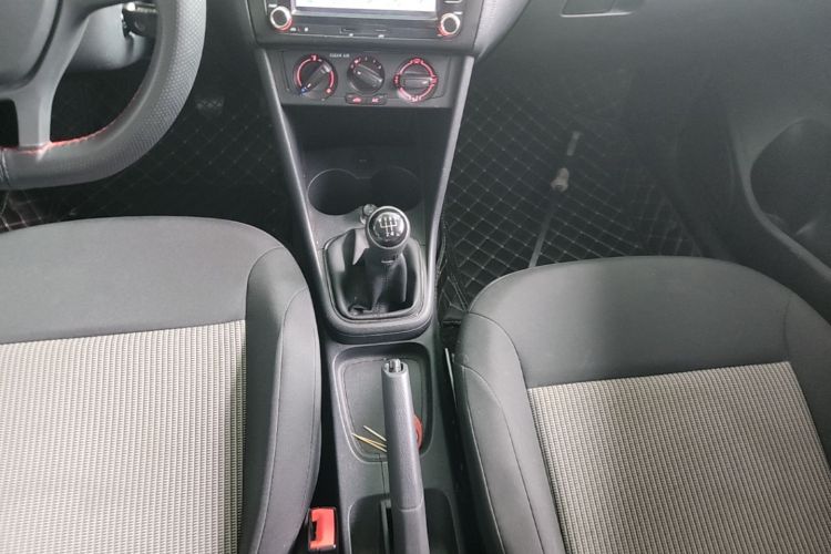 Volkswagen Polo 2018 car image #14