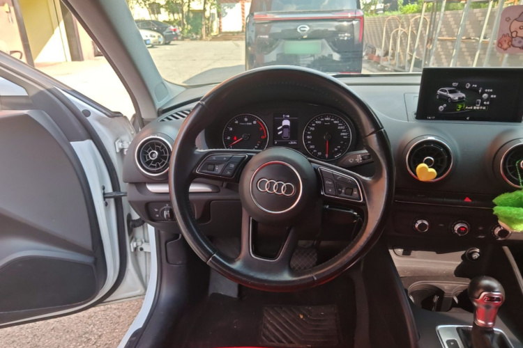 Audi A3 2019 imagem de carro #11