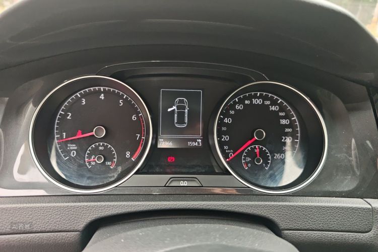 Volkswagen Golf 2017 car image #13