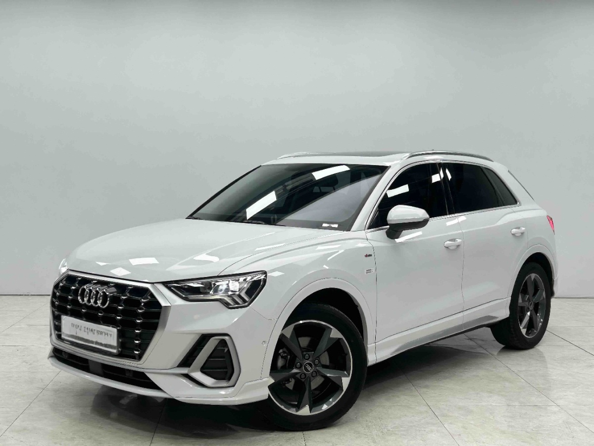 Audi Q3 2023 car image 