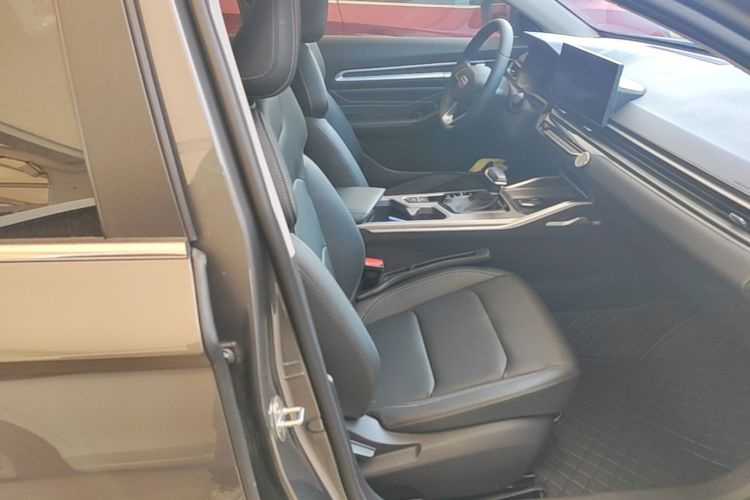 GEELY Emgrand 2024 car image #24
