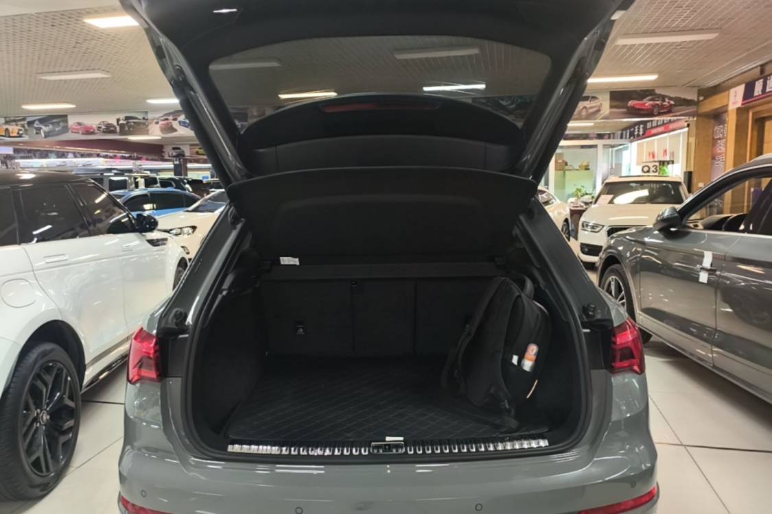 Audi Q3 2024 car image #2